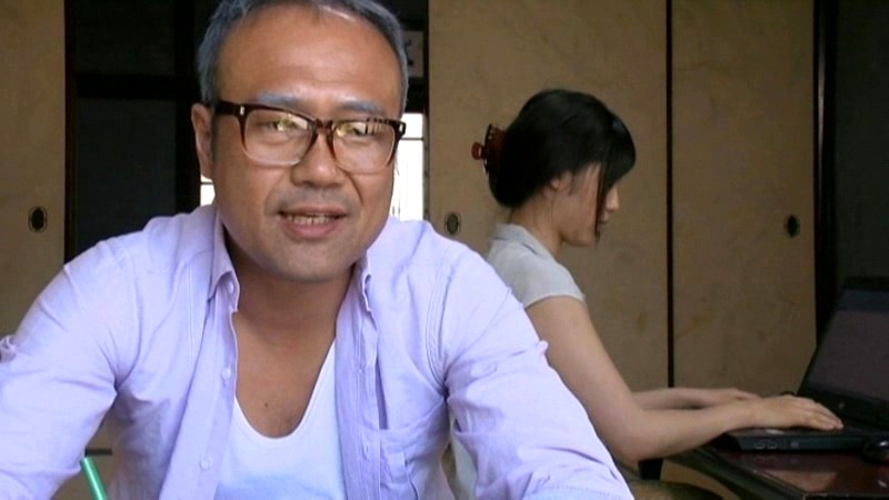 Người vợ bị kích thích bởi kỹ thuật tình dục của bố chồng