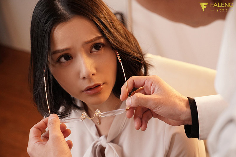 Cô giáo ngoan ngoãn của chúng tôi, Yoshitaka Nene, sẽ bú cặc bạn bất cứ khi nào bạn gọi cô ấy